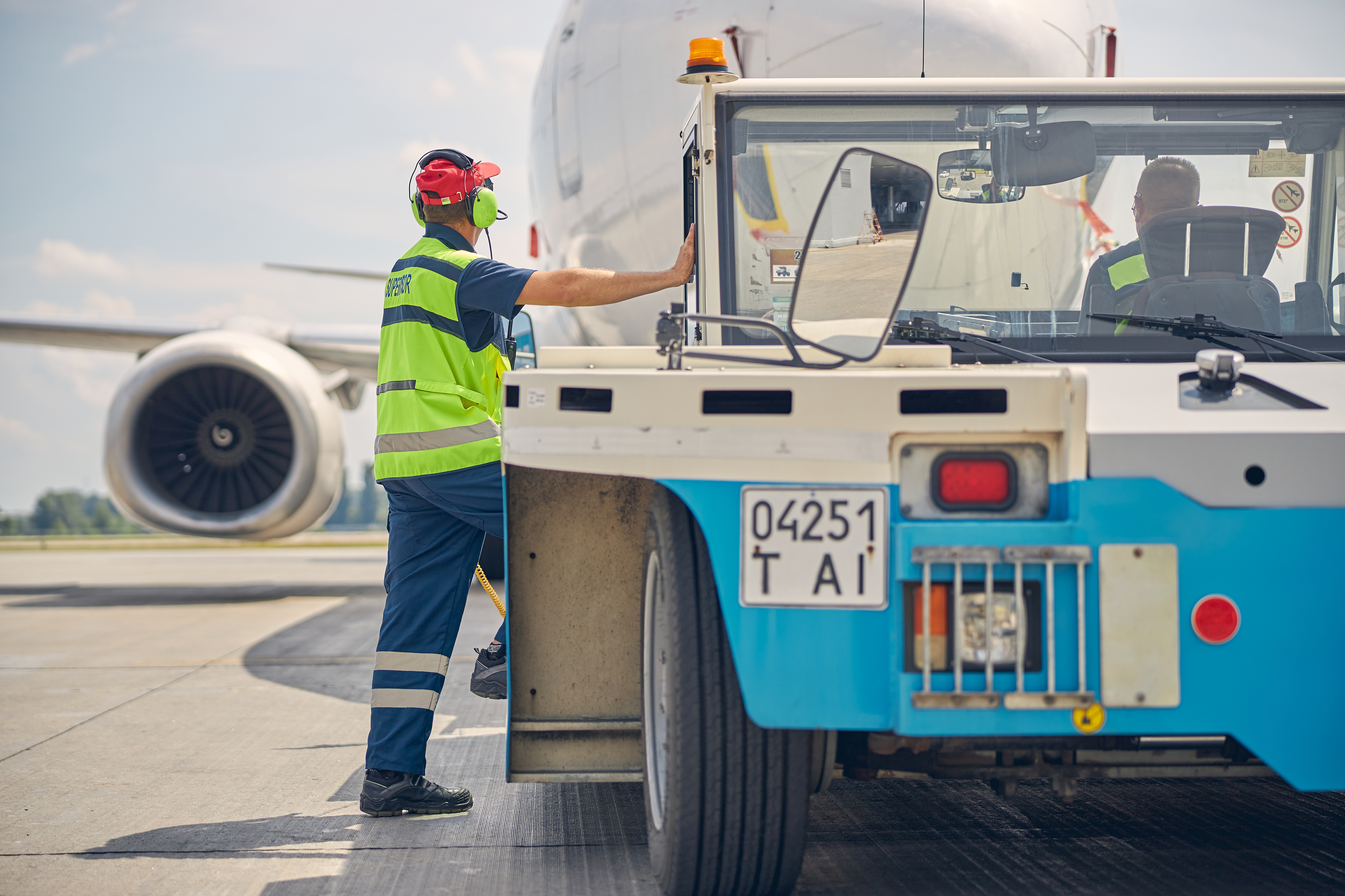 Airport & Aviation fleet with DoHyle® AI tracking