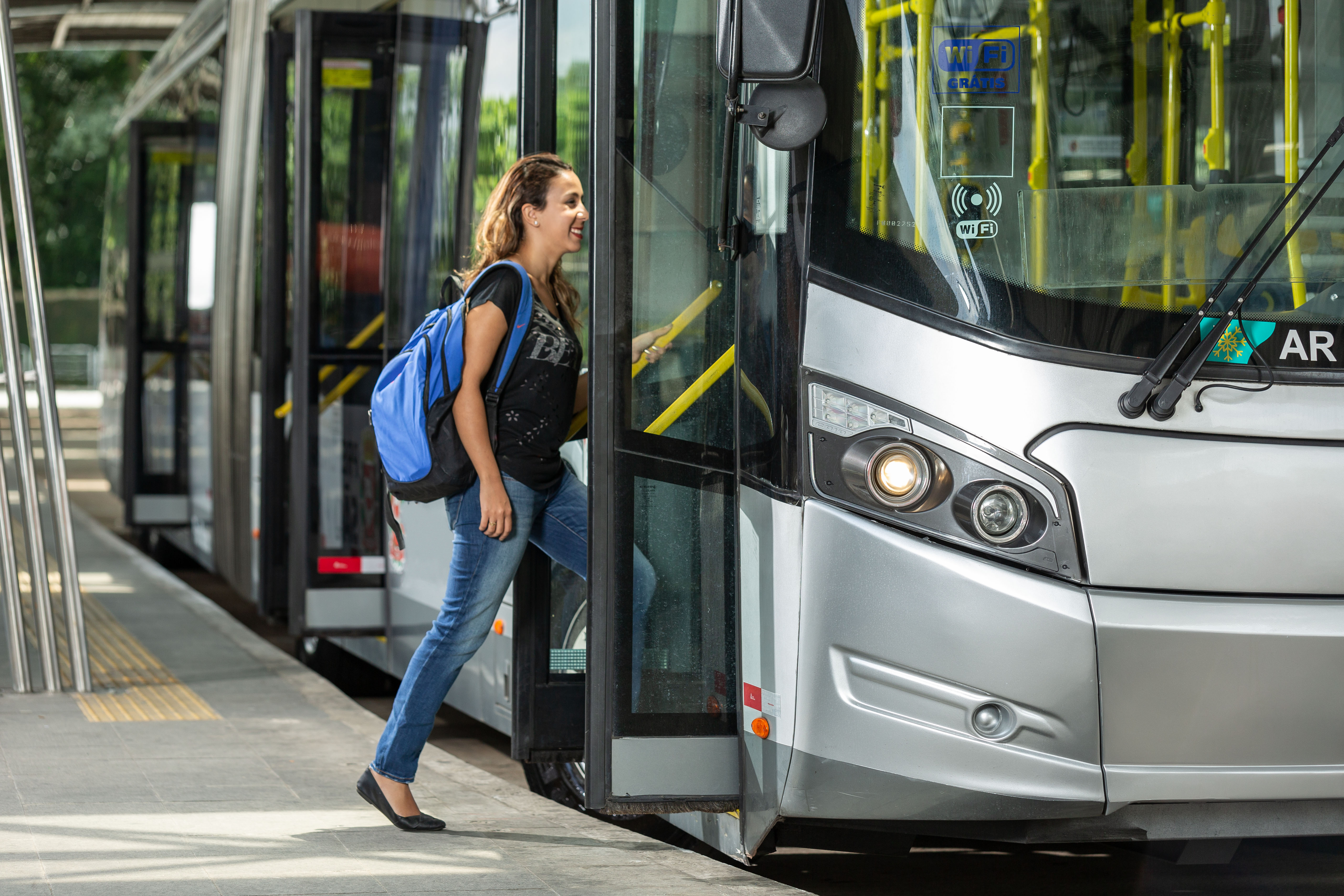Public Transportation fleet with DoHyle® AI tracking